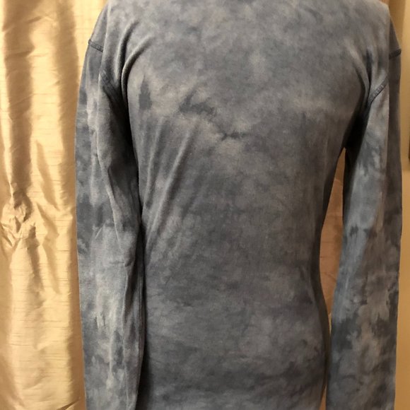 Beautiful "Nightmare Before Christmas" Long Sleeves Shirt - Picture 2 of 9
